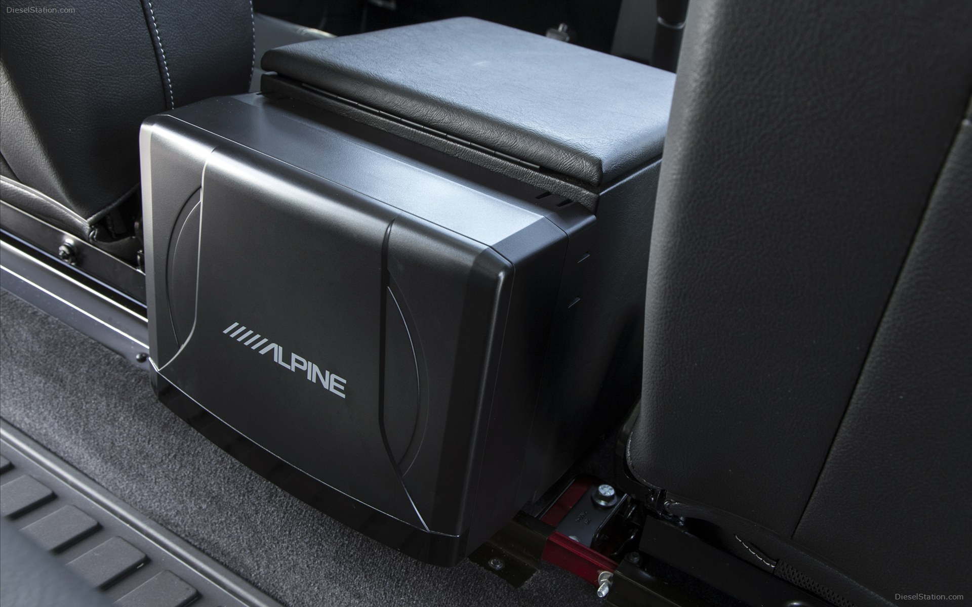 Land Rover Defender 2013